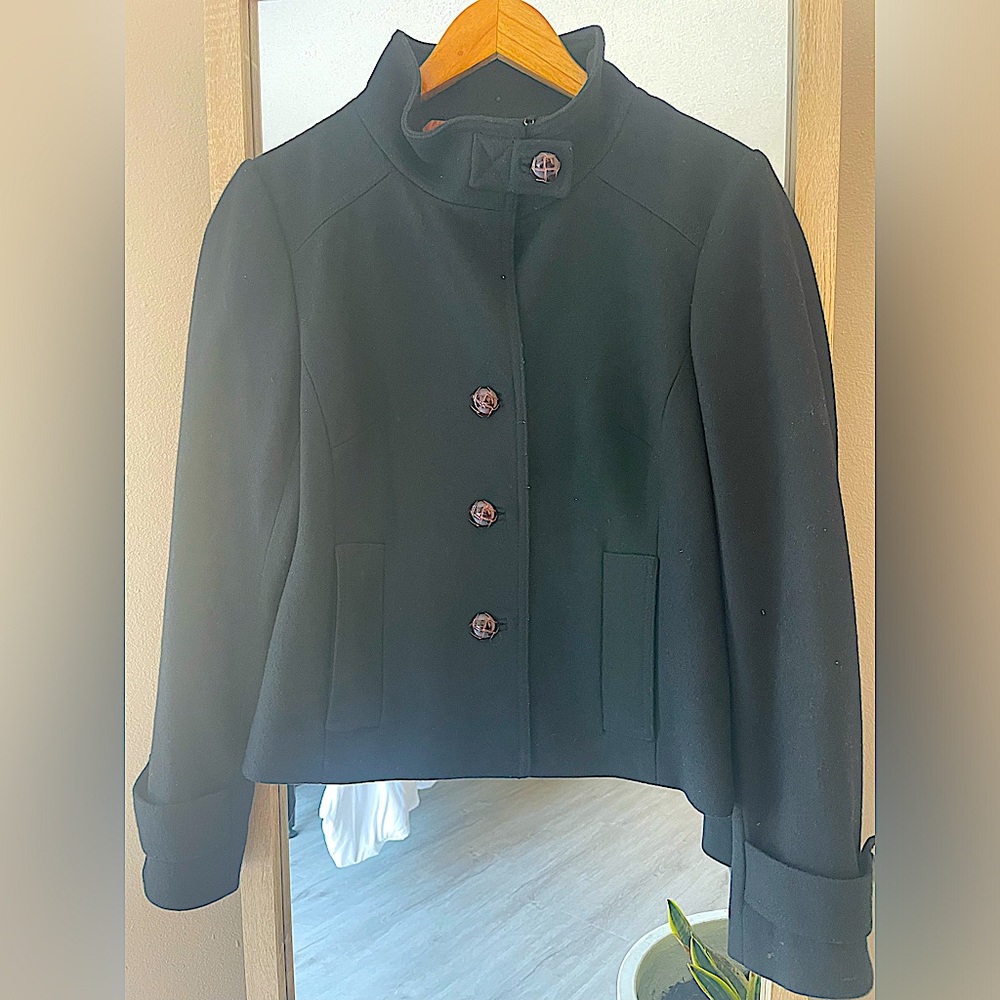 Banana Republic. Size Medium Womens. Black in color.